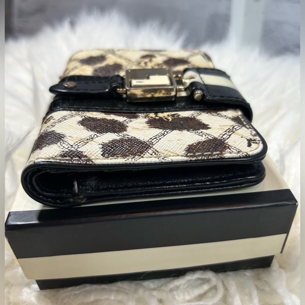 ❤️🔥L.A.M.B. Designer Bifold Wallet❤️🔥 - Picture 5 of 8
